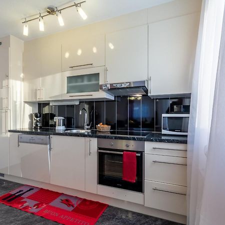 Family Friendly Apartments With A Swimming Pool Stanici, Omis - 18676 الغرفة الصورة