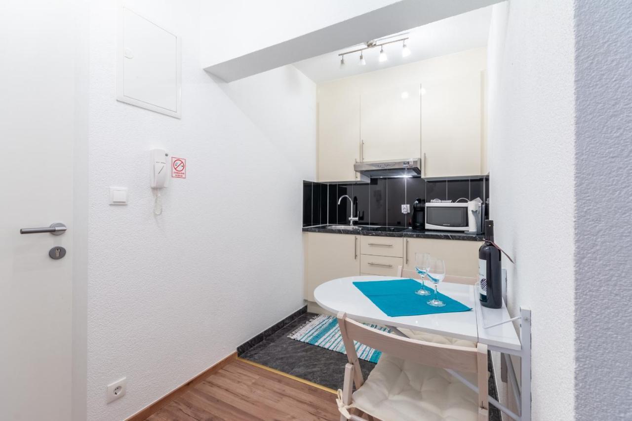 Family Friendly Apartments With A Swimming Pool Stanici, Omis - 18676 المظهر الخارجي الصورة
