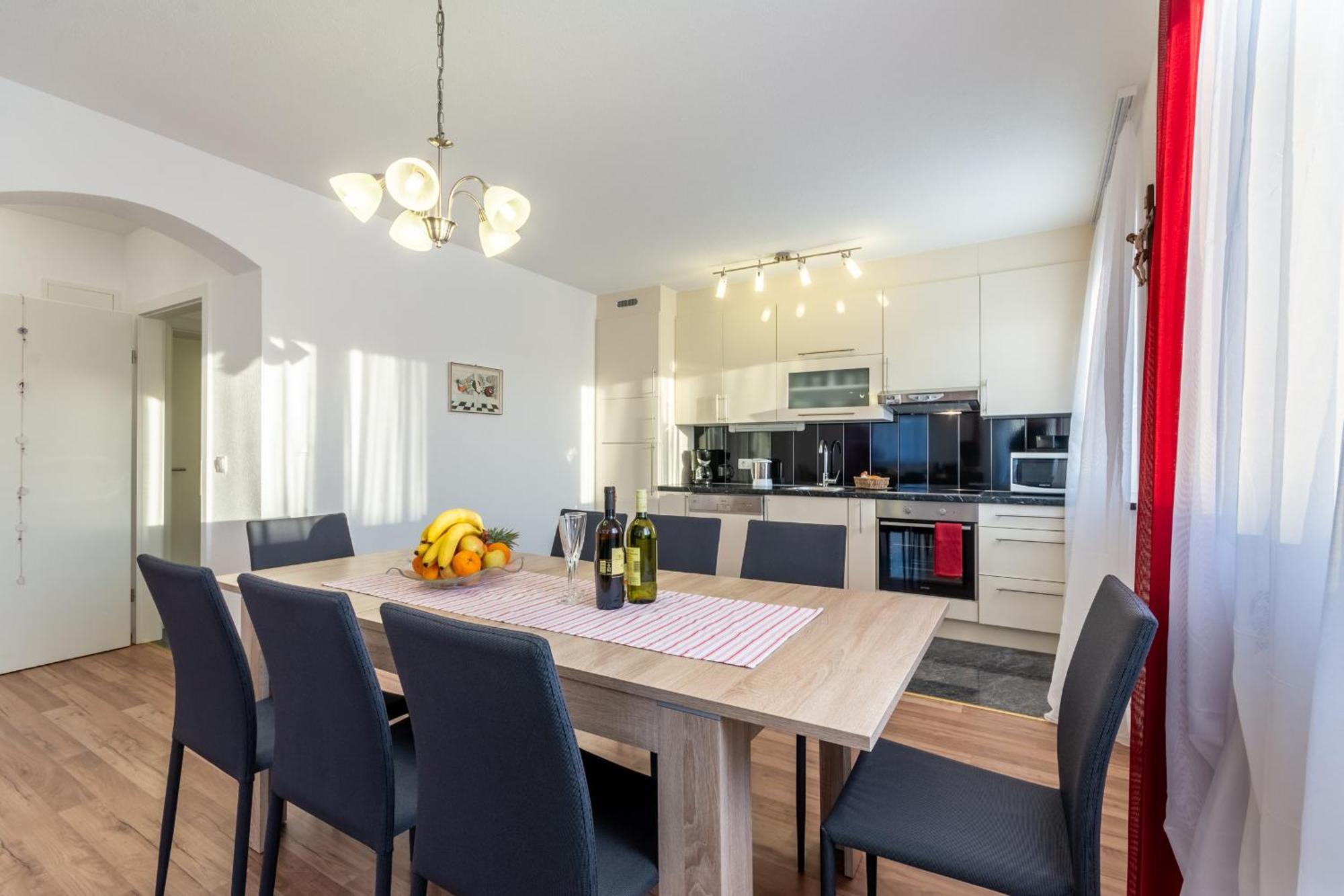 Family Friendly Apartments With A Swimming Pool Stanici, Omis - 18676 الغرفة الصورة